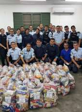 Policiais Militares arrecadam 925 kg de alimentos para doação de cestas básicas a famílias carentes