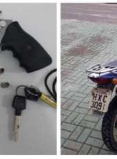 CPRaio prende dupla e apreende arma de fogo e motocicleta em Caucaia