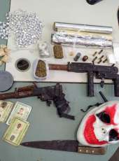 Policiais Militares da 1ªCIA/21°BPM apreendem drogas e armas no bairro Canindezinho.