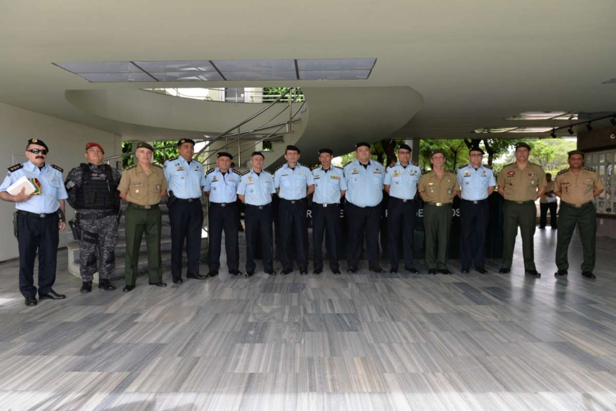 Quartel do Comando Geral da PMCE recebe visita do Comandante da 10ª Região Militar Polícia Militar Quartel do Comando Geral da PMCE recebe visita do Comandante da 10ª Região Militar Polícia Militar
