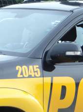 PMCE prende 5 homens com 3 armas durante roubo a supermercado, no Genibaú