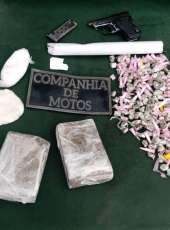 PMs apreendem arma de fogo e drogas após denúncia de tráfico na Capital