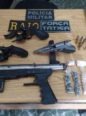 Quatro armas de fogo são apreendidas e três suspeitos são presos em ação rápida da PMCE , em Maranguape-CE