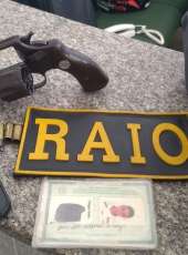 Suspeito é preso em flagrante com arma de fogo e produto do crime de roubo