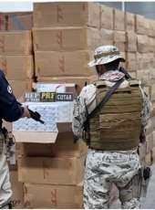 PRF e PMCE apreendem R$ 1 milhão em cigarros contrabandeados e prendem três pessoas no Ceará