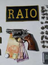 CPRaio da PMCE captura dupla e apreende arma de fogo, munições e drogas em Caucaia