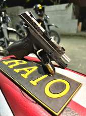 PMCE prende dupla por porte ilegal de arma de fogo e embriaguez ao volante em abordagem a motocicleta no bairro Siqueira de Fortaleza