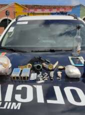 PMCE apreende arma de fogo e material para comercialização de drogas em Sobral