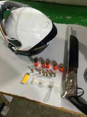 Motopatrulhamento da PMCE apreende arma de fogo e drogas com trio no bairro Cigana, em Caucaia