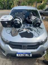 PMCE apreende arma, veículo adulterado e detém trio no Barroso, em Fortaleza