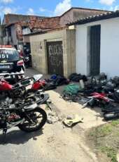PMCE recupera quatro motocicletas roubadas e apreende peças de desmanche em duas ocorrências distintas, em Fortaleza