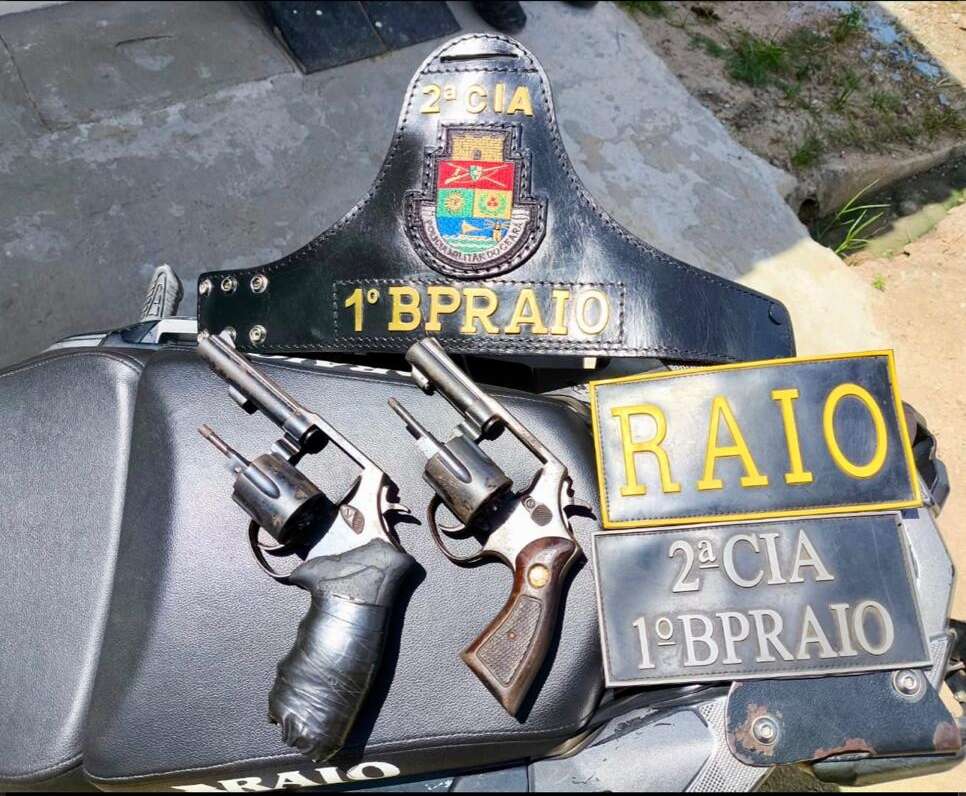 CPRaio da PMCE apreende dois revólveres e prende homem em Caucaia
