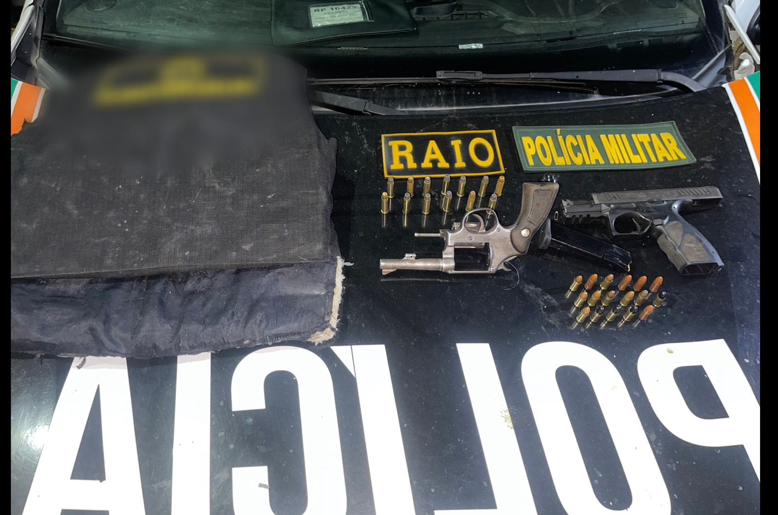 PMCE apreende adolescente com duas armas e colete balístico no Conjunto Palmeiras, em Fortaleza