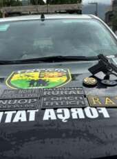 PMCE e PCCE apreendem pistola e prendem suspeito em Itapipoca