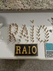 PMCE apreende drogas e munições de fuzil em casa abandonada no Vila Velha