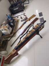 1ª Cia/ 27º BPM cumpre mandado de prisão e apreende armas artesanais e maquinário em Ubajara