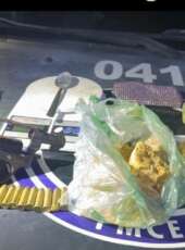 PMCE captura suspeito com arma de fogo e mais de 1 kg de crack, em Brejo Santo