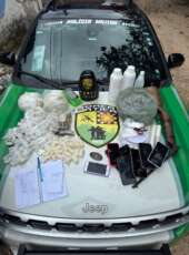 PMCE apreende mais de 1,4 mil trouxas de maconha e prende suspeito por tráfico na Praia do Futuro