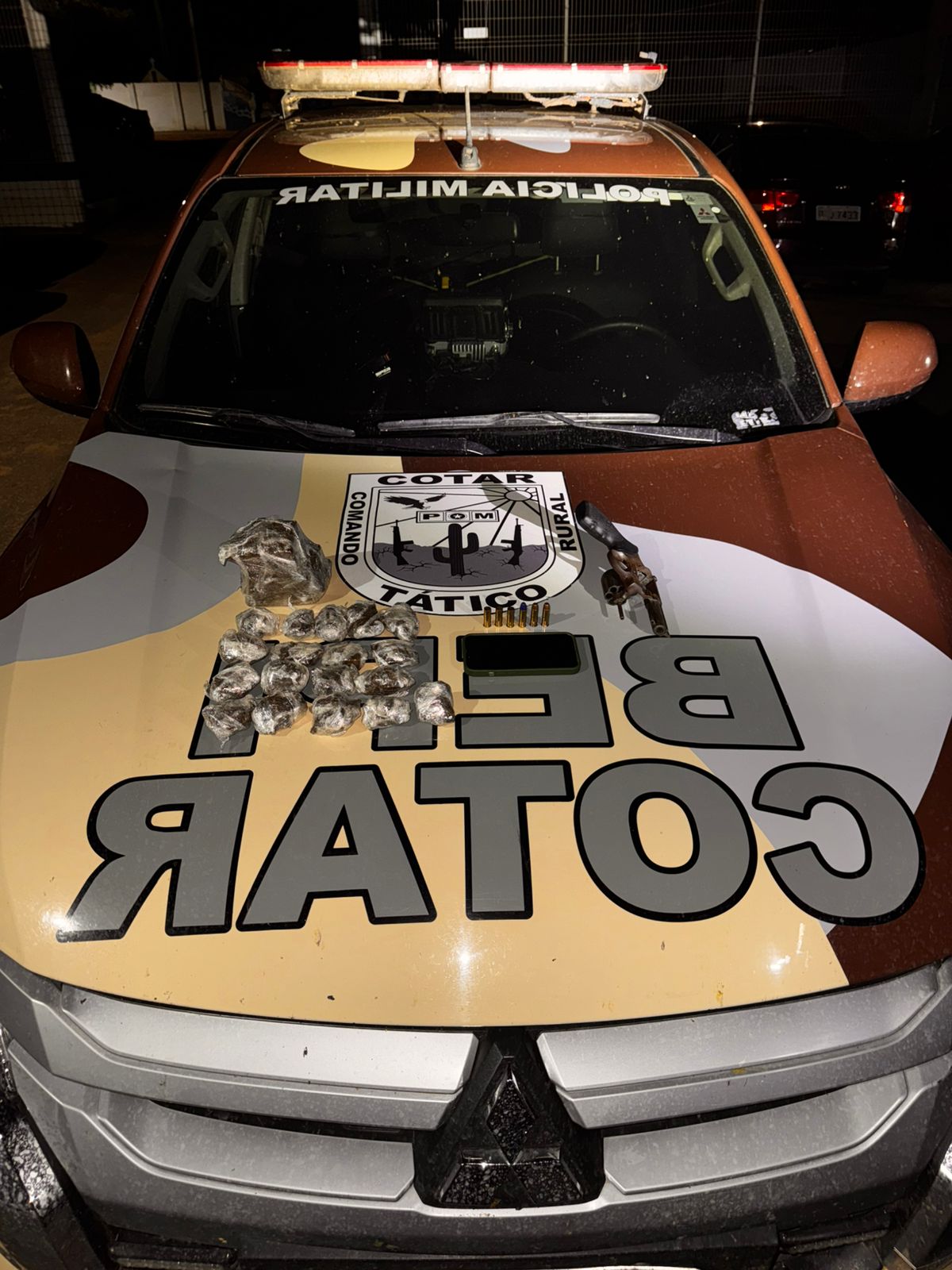 Cotar da PMCE captura dupla e apreende arma de fogo, drogas e recupera motoneta em Crateús