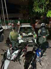 PMCE apreende arma artesanal, munições e drogas e recupera duas motocicletas no bairro José de Alencar, em Fortaleza