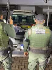 PMCE apreende duas armas, 49 munições e veículo após ação policial em Itapipoca