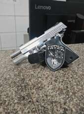 PMCE apreende arma de fogo e prende suspeito por porte ilegal, no Autran Nunes