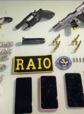 PMCE apreende armas, drogas e recupera motocicleta roubada após confronto em Itapajé