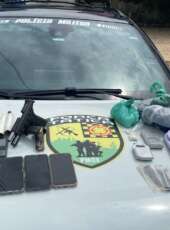 PMCE apreende arma, drogas e prende quatro pessoas em Aquiraz