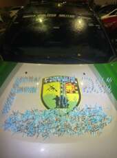 PMCE apreende 616 pinos de cocaína após suspeitos fugirem por área de matagal em Caucaia