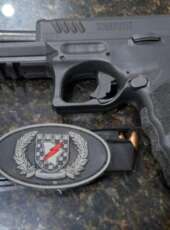PMCE prende homem armado com pistola municiada no bairro Siqueira