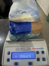Força Tática da PMCE apreende quase 2 kg de pasta base de cocaína e comprimidos de ecstasy no bairro Jacarecanga, em Fortaleza