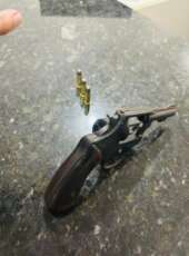 PMCE prende suspeito por porte ilegal de arma de fogo, em Fortaleza
