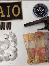 Em Paraipaba, CPRaio da PMCE apreende revólver e cocaína e prende dois suspeitos