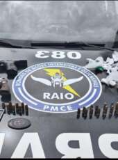 PMCE apreende armas de fogo, munições, drogas e prende dupla suspeita de homicídio em Ibiapina