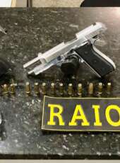 PMCE prende suspeito e apreende três pistolas, munições e “loló” no Moura Brasil, em Fortaleza