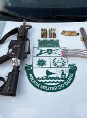 PMCE prende homem com duas armas longas e 58 munições, durante atendimento à ocorrência de violência doméstica em Pacatuba