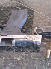 PMCE captura homem com mandado de prisão em aberto e apreende pistola 9 mm no bairro Mondubim, em Fortaleza
