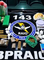 PMCE prende mulher e apreende mais de 3 kg de drogas e 58 munições em Nova Russas